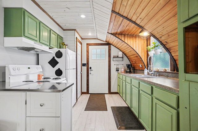 642 Swains Lake Drive, Pulaski Twp, MI 49237