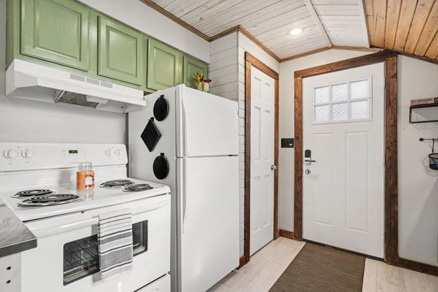 642 Swains Lake Drive, Pulaski Twp, MI 49237