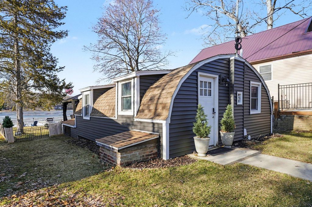 642 Swains Lake Drive, Pulaski Twp, MI 49237