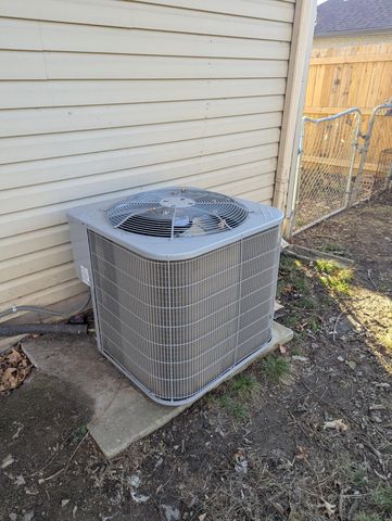 1425 E Downing Street, Springfield, MO 65804