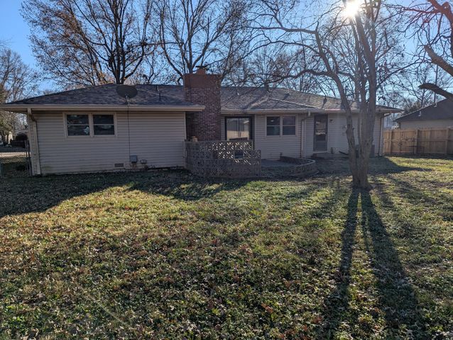 1425 E Downing Street, Springfield, MO 65804
