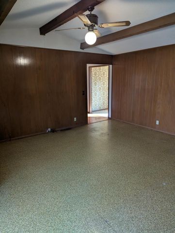 1425 E Downing Street, Springfield, MO 65804