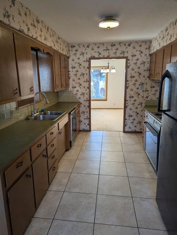 1425 E Downing Street, Springfield, MO 65804