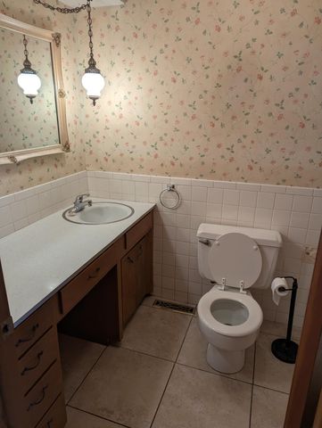 1425 E Downing Street, Springfield, MO 65804