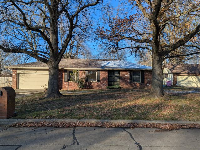 1425 E Downing Street, Springfield, MO 65804