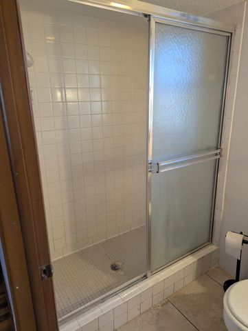 1425 E Downing Street, Springfield, MO 65804