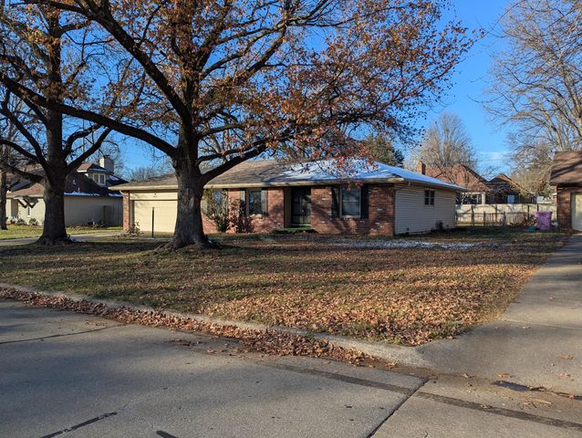 1425 E Downing Street, Springfield, MO 65804