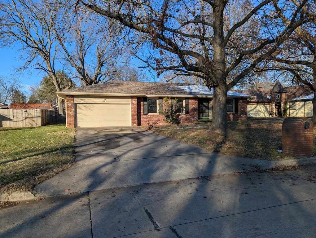 1425 E Downing Street, Springfield, MO 65804