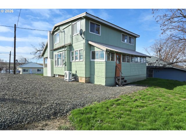 923 FULTON St, Wasco, OR 97065