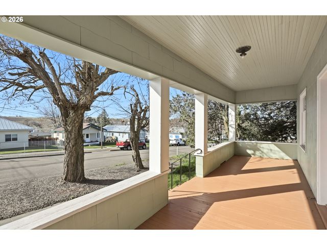 923 FULTON St, Wasco, OR 97065