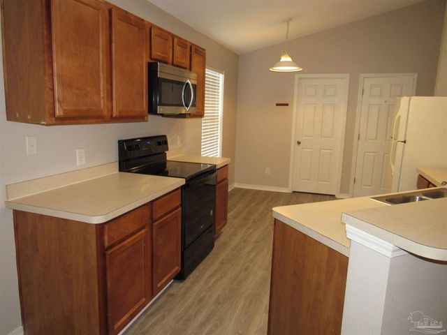 608 Saleta St, Pensacola, FL 32534