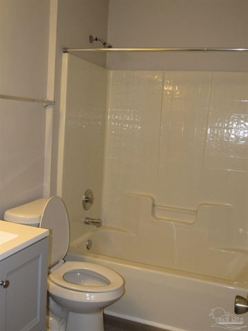 608 Saleta St, Pensacola, FL 32534