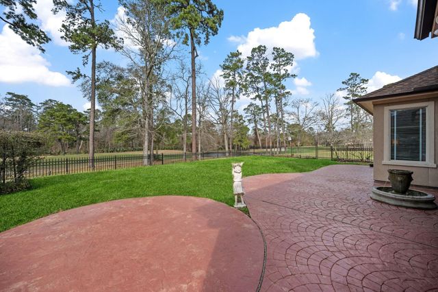 3303 N Cotswold Manor Drive, Kingwood, TX 77339