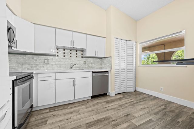 2983 NW 92nd Avenue, Coral Springs, FL 33065
