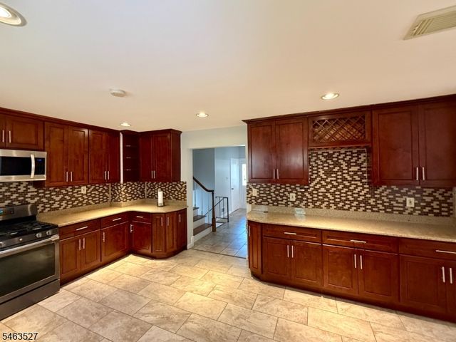 44 Drake Rd, Franklin Twp., NJ 08873