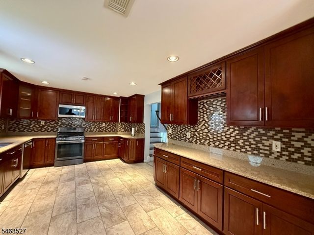 44 Drake Rd, Franklin Twp., NJ 08873