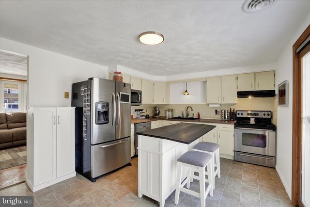 2209 CEDAR RD, York, PA 17408