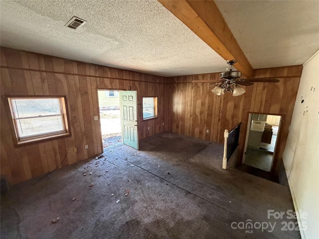 1424 W Mauney Avenue, Gastonia, NC 28052