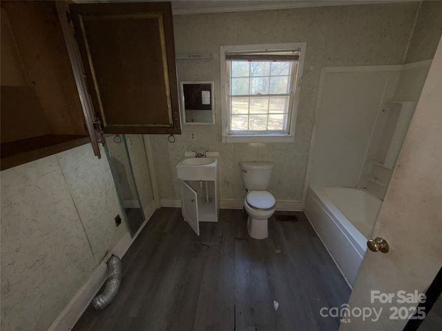 1424 W Mauney Avenue, Gastonia, NC 28052