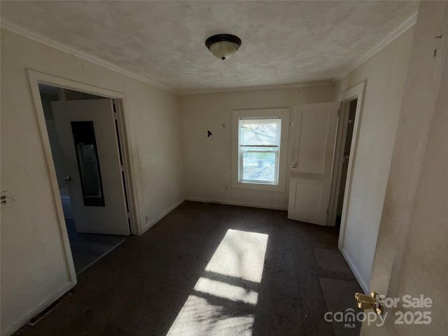 1424 W Mauney Avenue, Gastonia, NC 28052