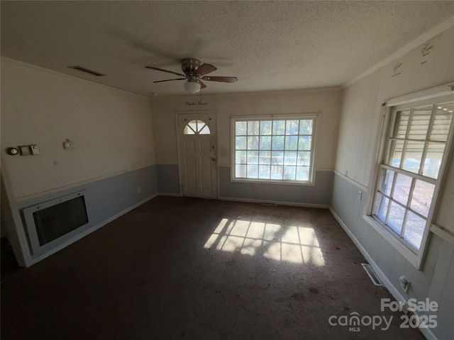 1424 W Mauney Avenue, Gastonia, NC 28052