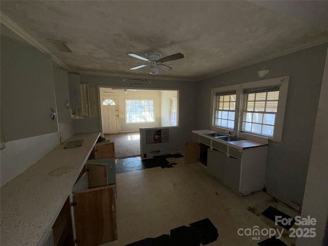 1424 W Mauney Avenue, Gastonia, NC 28052