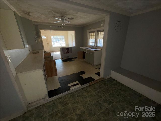 1424 W Mauney Avenue, Gastonia, NC 28052