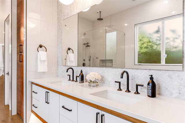 3233 Northwest Parkway, University Park, TX 75225