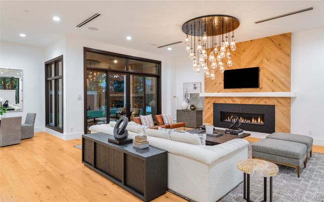 3233 Northwest Parkway, University Park, TX 75225