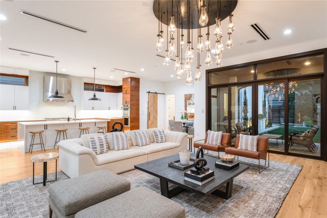 3233 Northwest Parkway, University Park, TX 75225