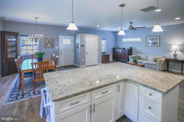 8203 FOREST GLEN DR, Pasadena, MD 21122