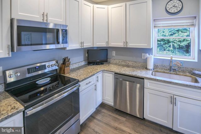 8203 FOREST GLEN DR, Pasadena, MD 21122