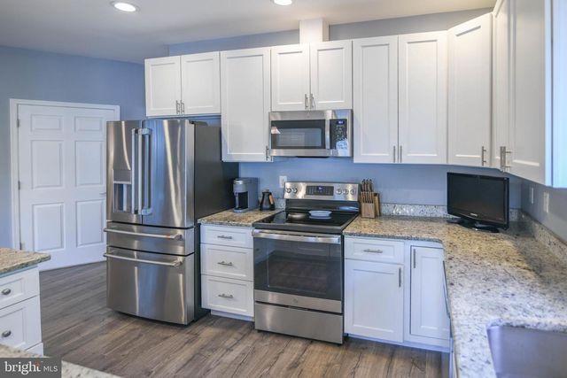 8203 FOREST GLEN DR, Pasadena, MD 21122