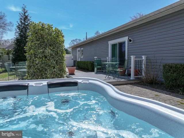 8203 FOREST GLEN DR, Pasadena, MD 21122