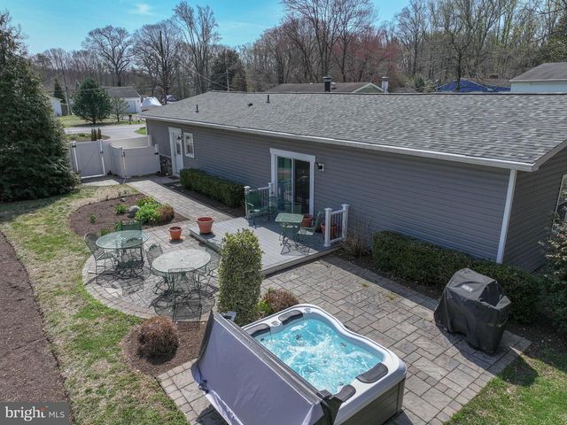8203 FOREST GLEN DR, Pasadena, MD 21122