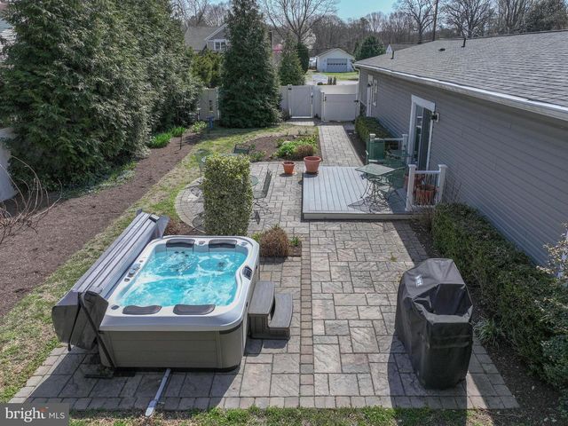 8203 FOREST GLEN DR, Pasadena, MD 21122