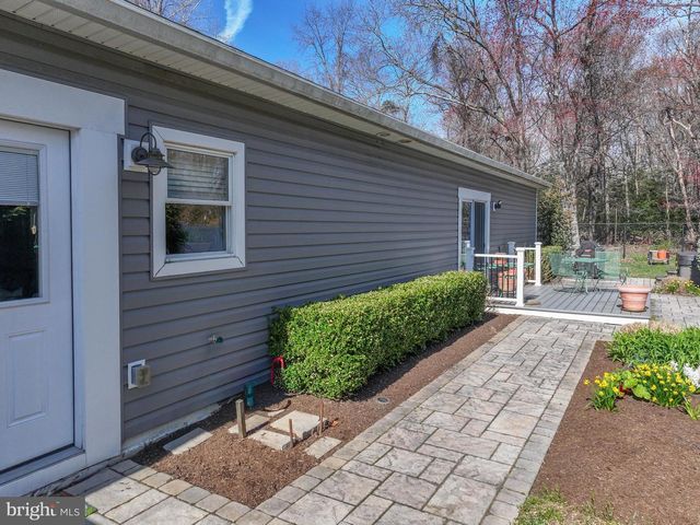 8203 FOREST GLEN DR, Pasadena, MD 21122