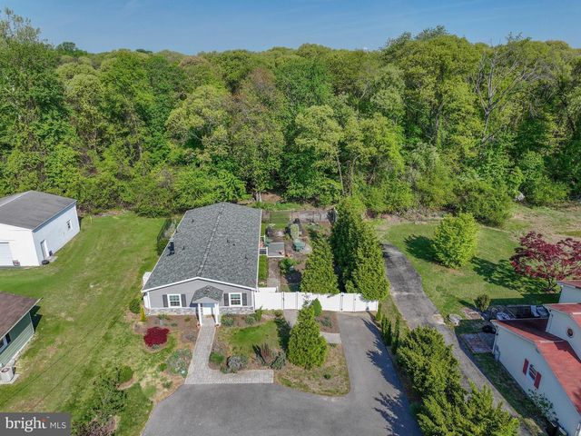 8203 FOREST GLEN DR, Pasadena, MD 21122