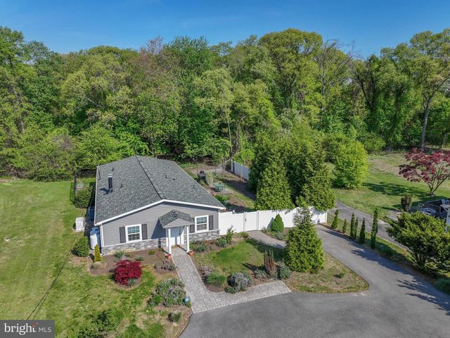 8203 FOREST GLEN DR, Pasadena, MD 21122