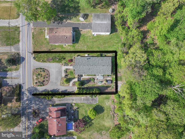 8203 FOREST GLEN DR, Pasadena, MD 21122