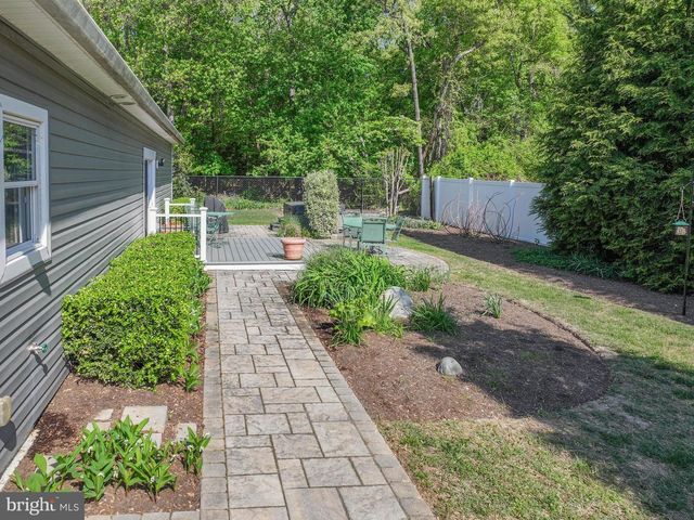 8203 FOREST GLEN DR, Pasadena, MD 21122