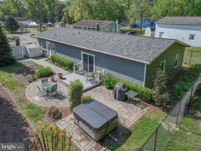 8203 FOREST GLEN DR, Pasadena, MD 21122