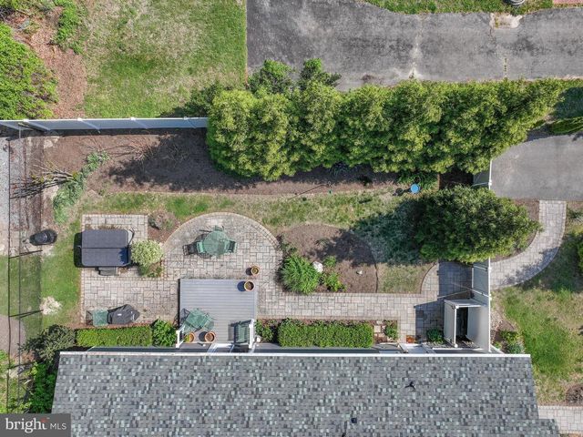 8203 FOREST GLEN DR, Pasadena, MD 21122
