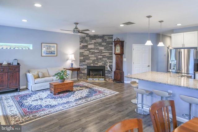 8203 FOREST GLEN DR, Pasadena, MD 21122