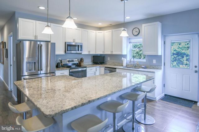 8203 FOREST GLEN DR, Pasadena, MD 21122