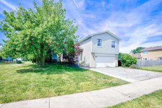 649 Hiawatha Drive, Carol Stream, IL 60188