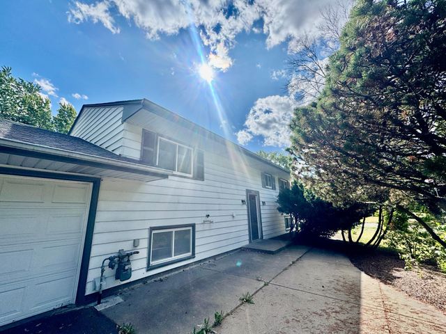2001 Yellowstone Trail, Brooklyn Park, MN 55444