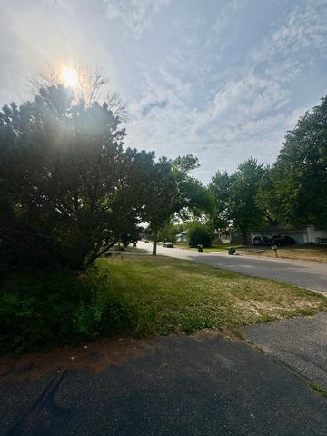 2001 Yellowstone Trail, Brooklyn Park, MN 55444