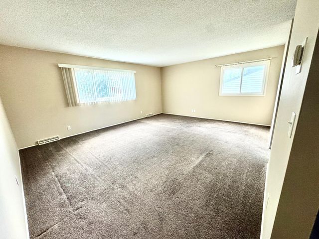 2001 Yellowstone Trail, Brooklyn Park, MN 55444