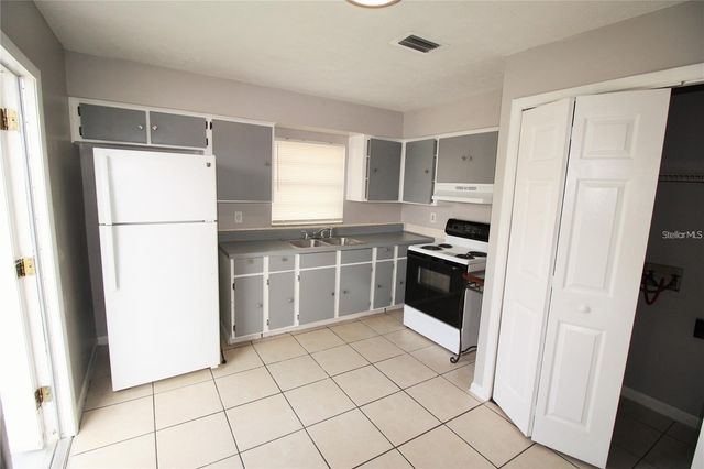 9418 N 50TH STREET B, Tampa, FL 33617